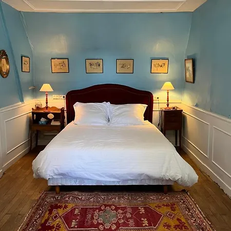 Bed & Breakfast Chateau De - 1753 Contay