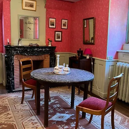 Bed & Breakfast Chateau De - 1753 Contay