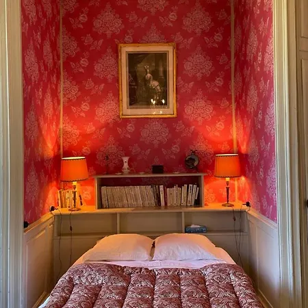 Chateau De - 1753 Bed & Breakfast