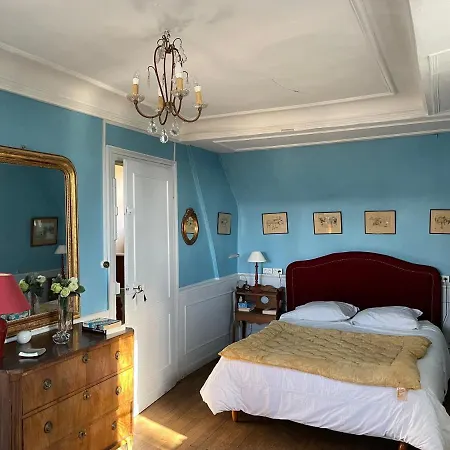 Bed & Breakfast Chateau De - 1753 Contay