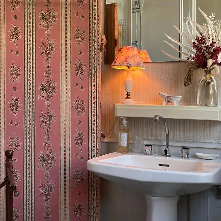 Chateau De - 1753 Bed & Breakfast