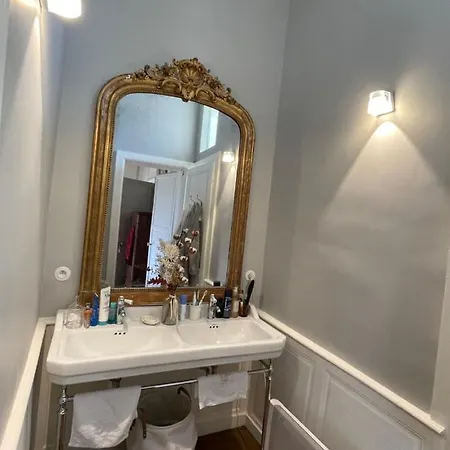 Bed & Breakfast Chateau De - 1753 Contay