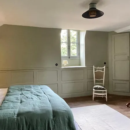 Chateau De - 1753 Bed & Breakfast