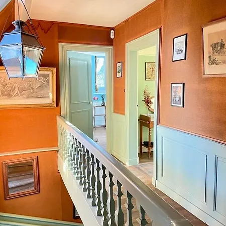 Bed & Breakfast Chateau De - 1753 Contay