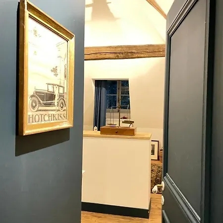 Bed & Breakfast Chateau De - 1753 Contay