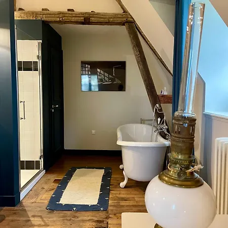 Chateau De - 1753 Bed & Breakfast