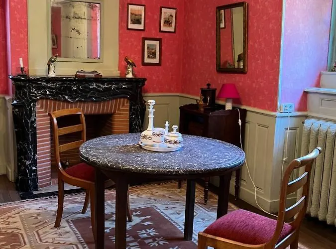 Bed & Breakfast Chateau De - 1753 Contay