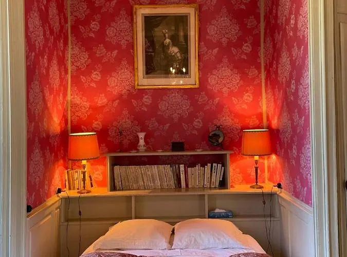 Chateau De - 1753 Bed & Breakfast