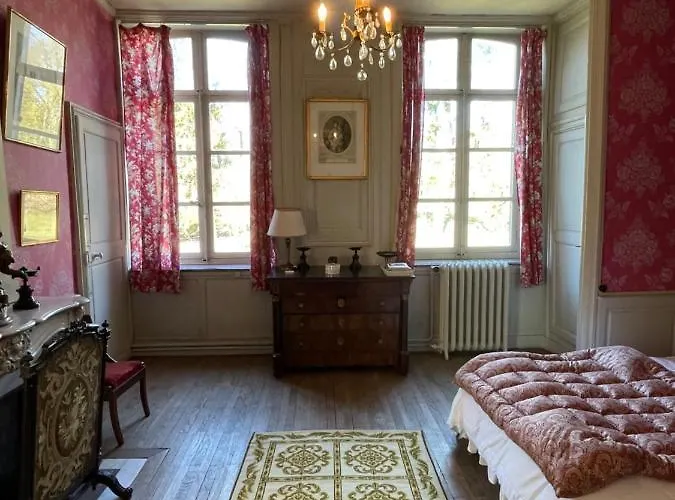 Chateau De - 1753 Bed & Breakfast