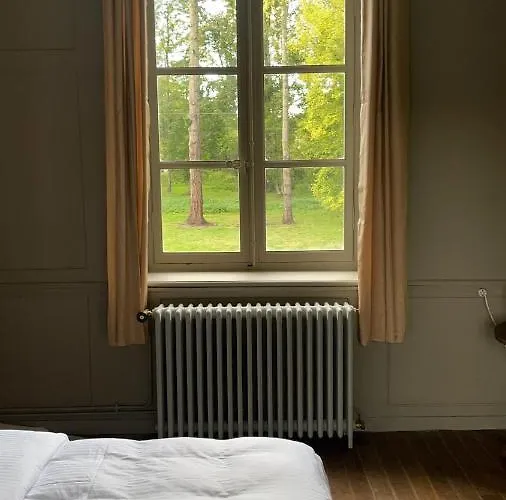 Bed & Breakfast Chateau De - 1753 Contay