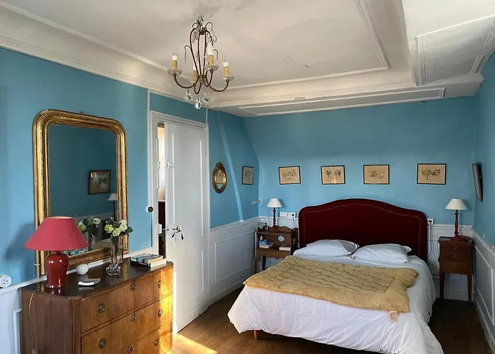 Bed & Breakfast Chateau De - 1753 Contay