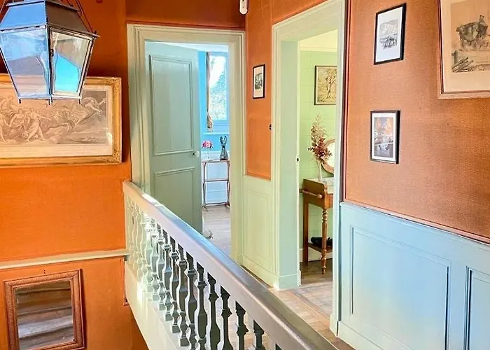 Bed & Breakfast Chateau De - 1753 Contay