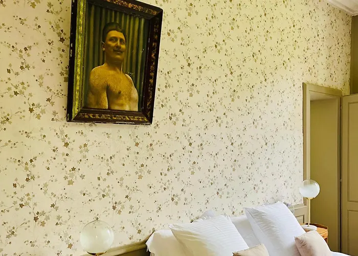 Bed & Breakfast Chateau De - 1753 Contay